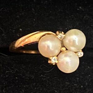 14K P Yellow Gold 3 Pearl and Diamond Ring - Size 7